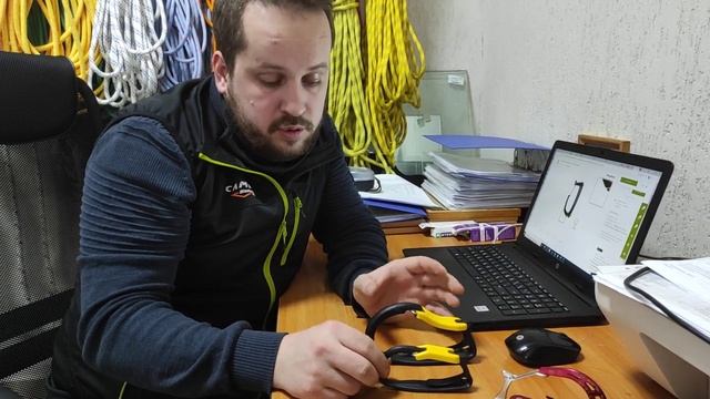 #Арбо_снаряжение. Самый удобный развесочный карабин для пилы Caritool L Petzl и его младший брат S смотреть онлайн