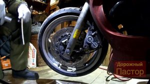 Камасутра съём переднего колеса на BMWR1100RT и замена покрышки