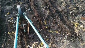 Посадка чеснока в разгаре(вспомагательные средства для посадки)