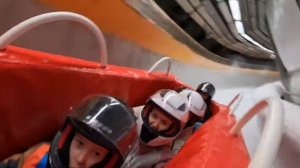 Скоростной спуск по санно-бобслейной трассе на вучке в Сочи