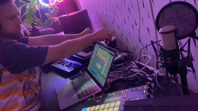Dangerous LIVE (Korg Minilogue XD, Roland SE-02, Ableton Live 11) смотреть онлайн