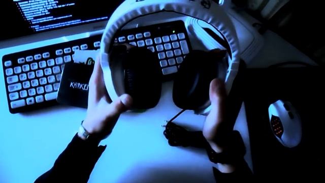 Распаковка Razer Kraken Pro White — Игровая стерео гарнитура смотреть онлайн