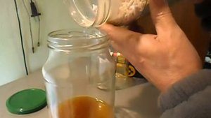 Способ удалить воду из технического масла с помощью цеолитов.