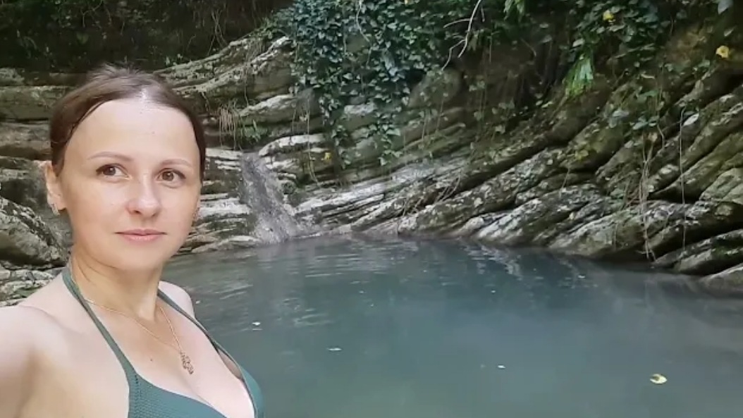 Купаемся на КРАБОВОМ УЩЕЛЬЕ ? Лазаревское смотреть онлайн