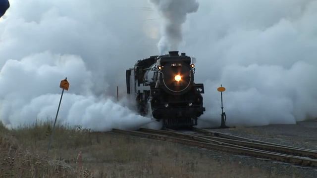 Пара много не бывает. Паровоз показывает мощь смотреть онлайн