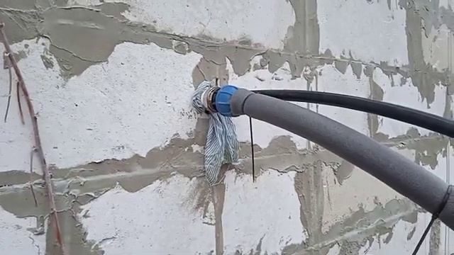 Бюджетное утепление пнд трубы от скважины до дома. Бюджетный кессон.