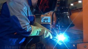 Сварочный полуавтомат HUGONG EXTREMIG 200 III LCD синергетика, струйный перенос