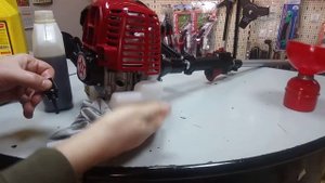 Стриж Красная Звезда ? меняем масло в картере бензокосы.