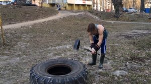 Влог #14. максимальное количество ударов кувалдой по шине .500 раз + -