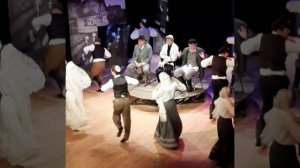 еврейская свадьба, танец с бутылкой на голове