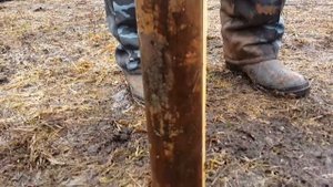 6 Забиваем трубу под фундамент Купольной Теплицы