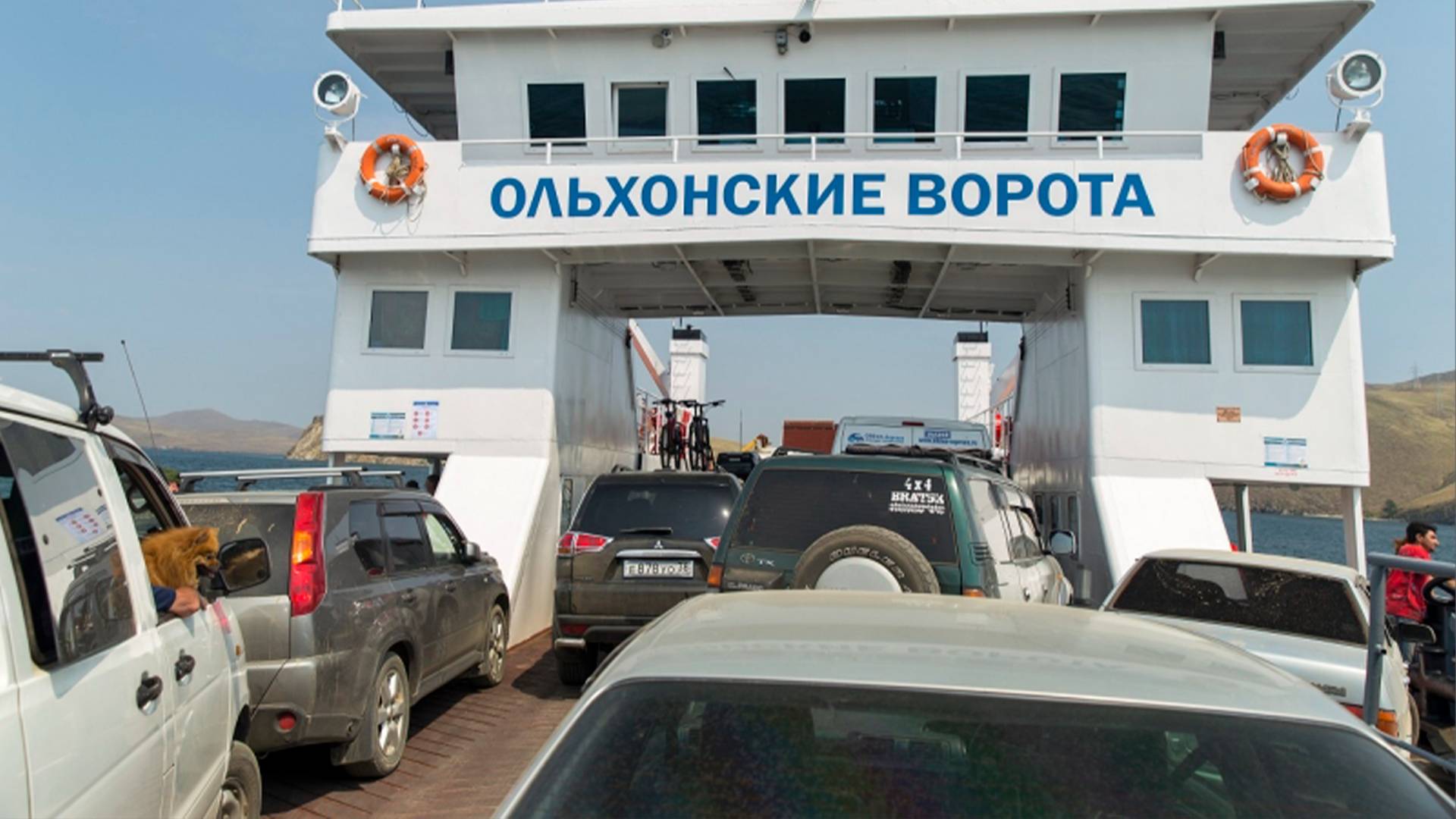 Гигантская очередь скопилась у переправы на остров Ольхон в Иркутской области