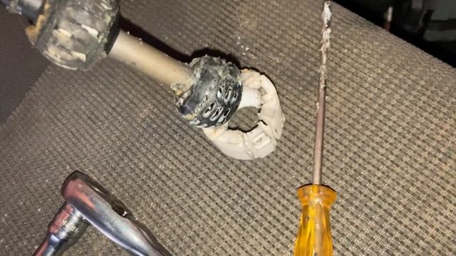 Vauxhall CORSA C 1L gearstick / lever and control rod removal PART #2 (of 3) смотреть онлайн