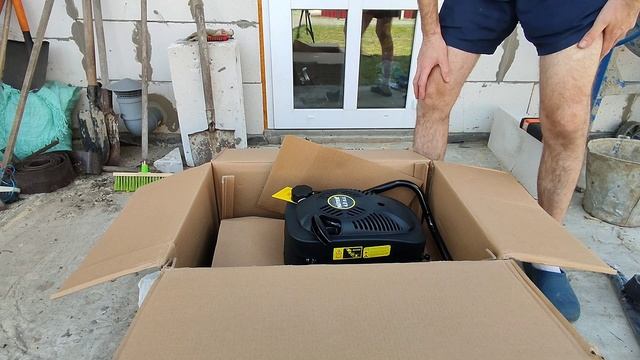 Серия 1. Распаковка и сборка газонокосилки Huter GLM-420LT смотреть онлайн