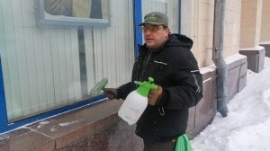Мойка окон зимой.11 градусов мороза. Window cleaning in winter