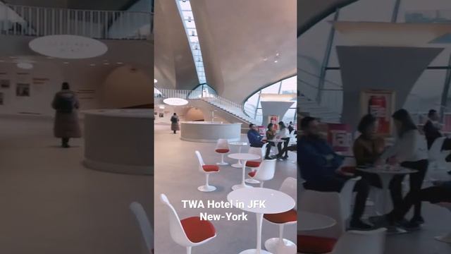 TWA Hotel в Аэропорту JFK в Нью-Йорке. Один из лучших отелей с уклоном в «авиационную» тематику.