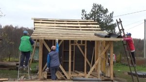 НА ДАЧЕ. КАК ПРАВИЛЬНО И ПРОСТО ПОКРЫТЬ КРЫШУ ШИФЕРОМ.