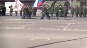 Вынос флага Российской Федерации и Боевого Знамени 1-ой гвардейской инженерно-сапёрной бригады.