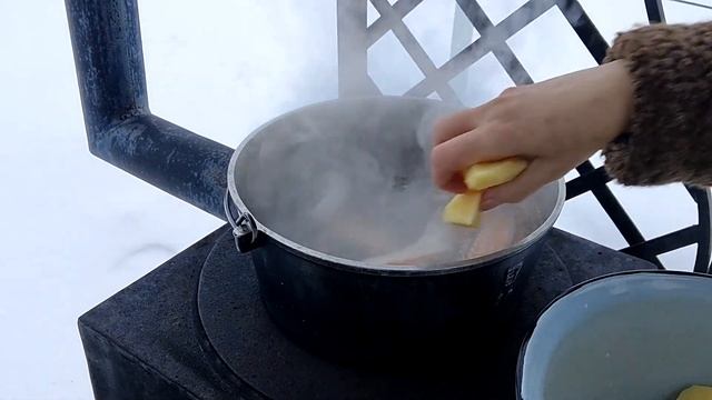 Зимняя уха в котелке.Привет из Сибири! 21декабря