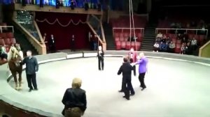 Пьяный мужик в цирке