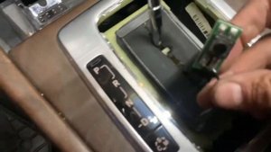 Mercedes Benz w212 removal shift gear installing amg shift gear снятие ручки кпп ставим AMG серебро