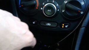 Видео: Включение подогрева сидений в Автомобиле Хендай