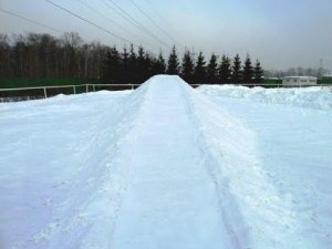 Как сделать ледовую горку для детей. Снежная горка своими руками. Как залить горку.