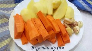 Свиная рулька, запеченная с овощами
