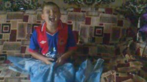 Школьник громко орёт, как ненормальный