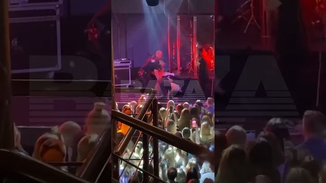 ?Во время концерта в Ставрополе певец Xolidayboy упал в обморок. #Shorts