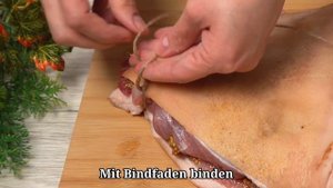 Legen Sie einfach den Schweinshaxen in den Ofen und Sie werden das Ergebnis lieben.