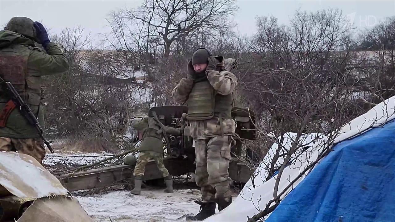 Борьбу с украинскими боевиками, которые обстрелива... районы, российские военные ведут круглосуточно