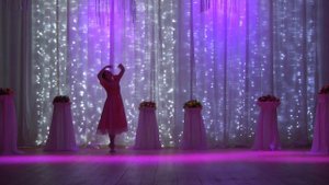 "Есть женщины, похожие на солнце..."