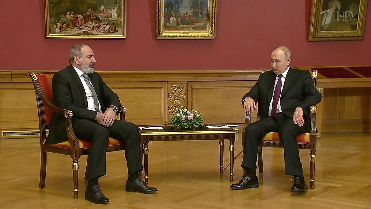 Владимир Путин провел переговоры с премьер-министром Армении