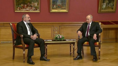 Владимир Путин провел переговоры с премьер-министром Армении