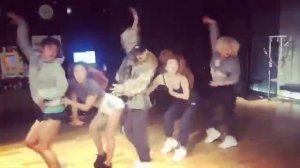 LISA  DANCE PRACTICE?? Cardi B, Bad Bunny & J Balvin - I Like It