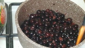 Конфитюр из черной смородины. Джем ягодный. Ягодная начинка для торта и капкейков