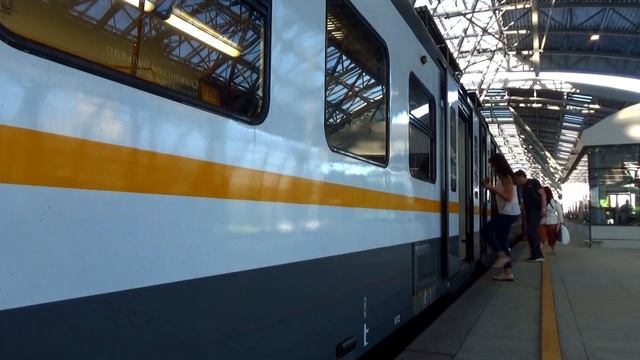 Электропоезд ЭП2Д-0092 на новой платформе Славянский Бульвар (МЦД-1) смотреть онлайн