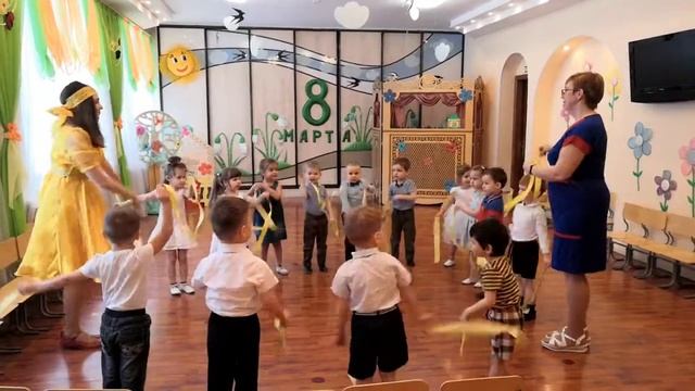 Младшая группа танец Лучики смотреть онлайн