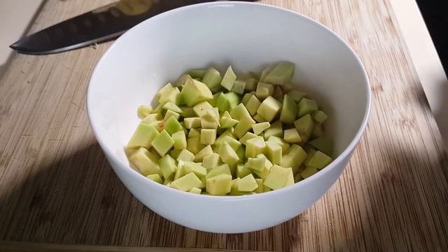 Салат из авокадо и копченого лосося - вкусный и полезный смотреть онлайн