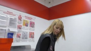 Кассирши Магнита обматерили покупателя и вызвали Руслана / Занюхала косой