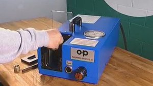 Станок для предварительной сборки UNISPEED 01 в работе - установка врезного кольца