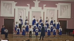 Младший хор Даринки 
Либерийская народная песня Kokoleoko