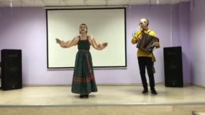 Девка бельё мыла