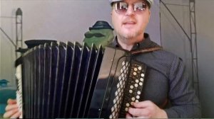 Голубой вагон песня из мульта про Крокодила Гену и Чебурашку. Кавер на баяне