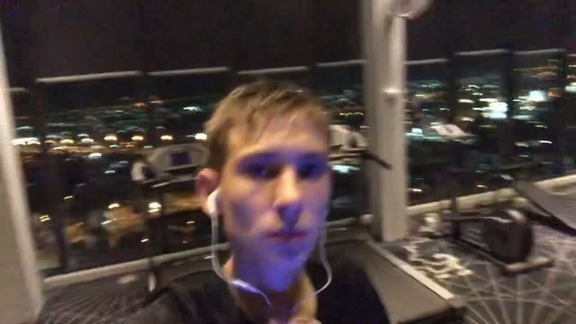 ПРОВЁЛ 24 ЧАСА В ТРЕНАЖЕРНОМ ЗАЛЕ смотреть онлайн