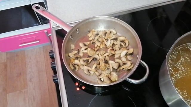 ГРИБНОЙ СУП С СЫРНЫМИ КЛЕЦКАМИ.Такую вкуснятину вы точно не ели. смотреть онлайн