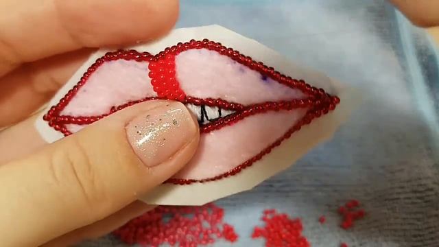 Брошь из бисера "Губы". Вышивка бисером. Мастер класс. смотреть онлайн