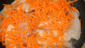 Тилапия, тушёная с овощами