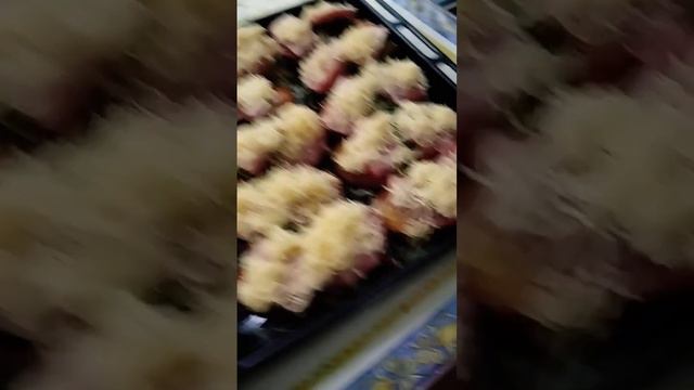 Все к столу. Всё легко и просто, а вкусноооо. Самый главный повар рядом 🤣  #щенкичихуахуа #завтрак